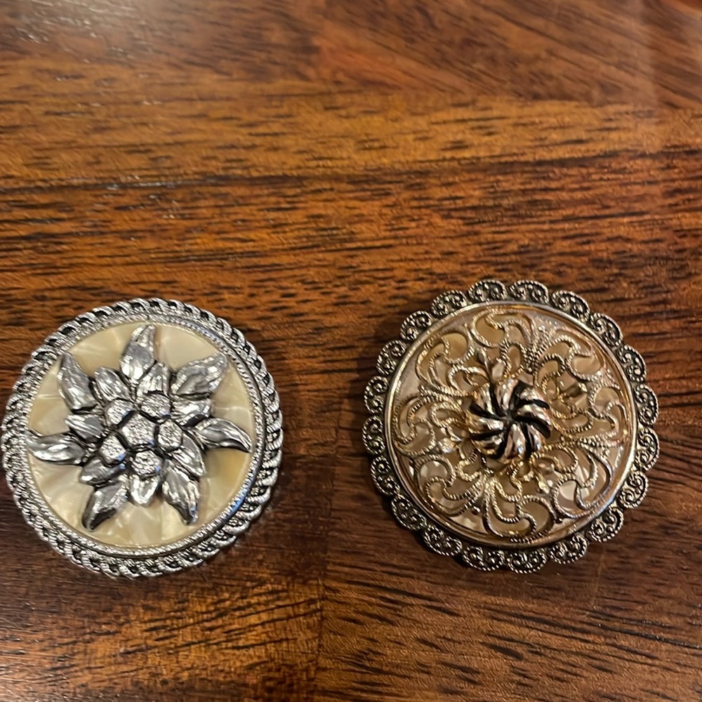 2 vintage clips